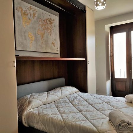 Flora'S House - Ortigia Holidays Syracuse Bagian luar foto